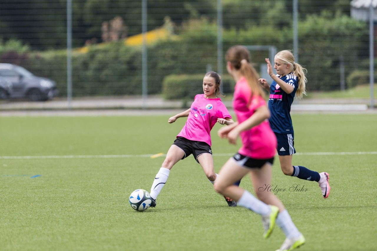 Bild 106 - wCJ Osterroenfelder TSV - VfL Pinneberg : Ergebnis: 0:15